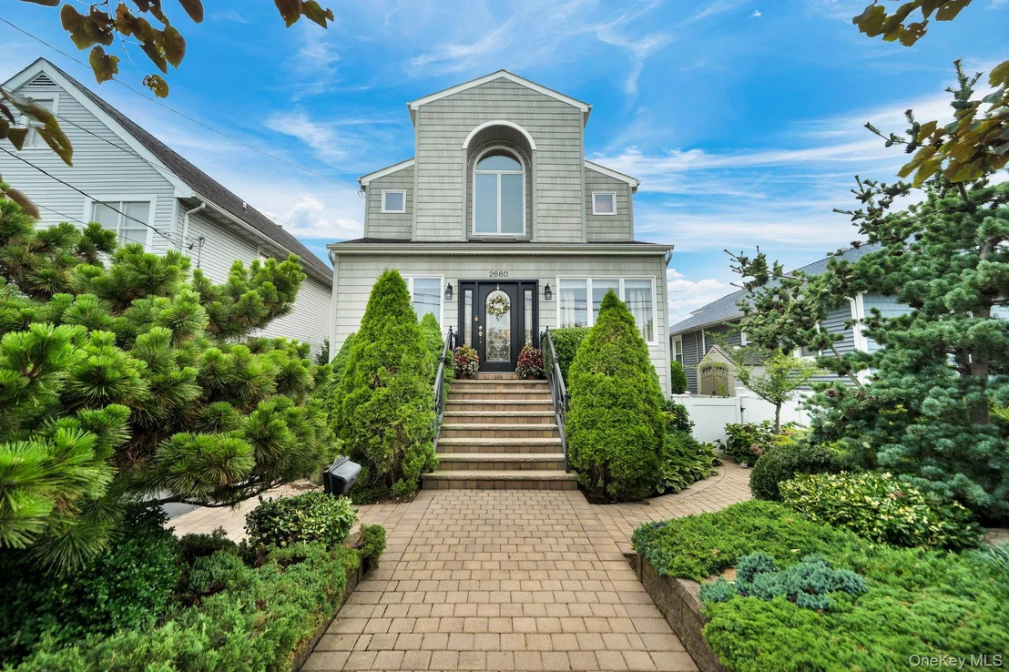 Photo of 2660 Riverside Drive