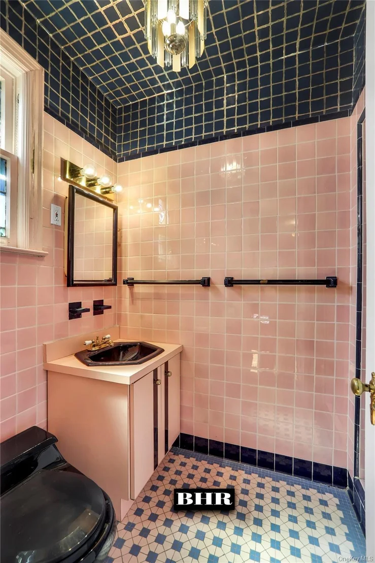 Photo of 272 Exeter Street