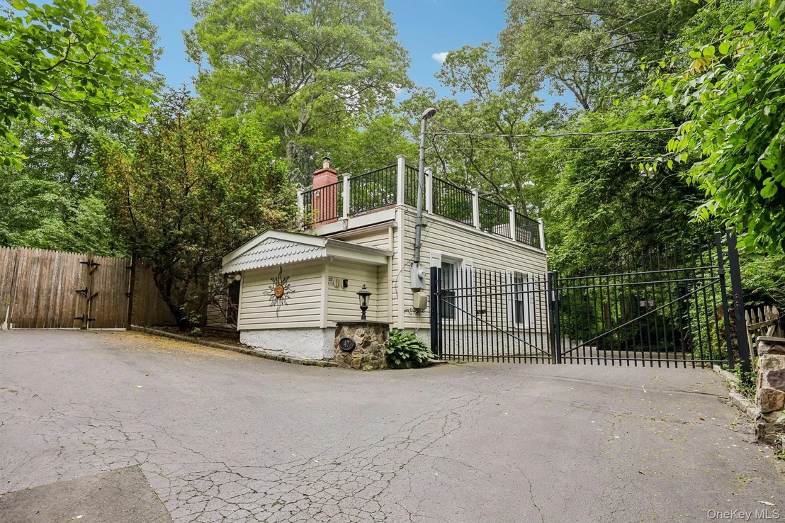 Photo of 40 Timberpoint Drive