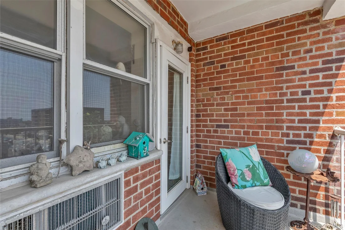 Photo of Unit 4E at 55 Monroe Boulevard