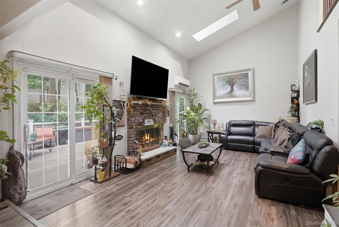 Photo of 16 Larkin Lane