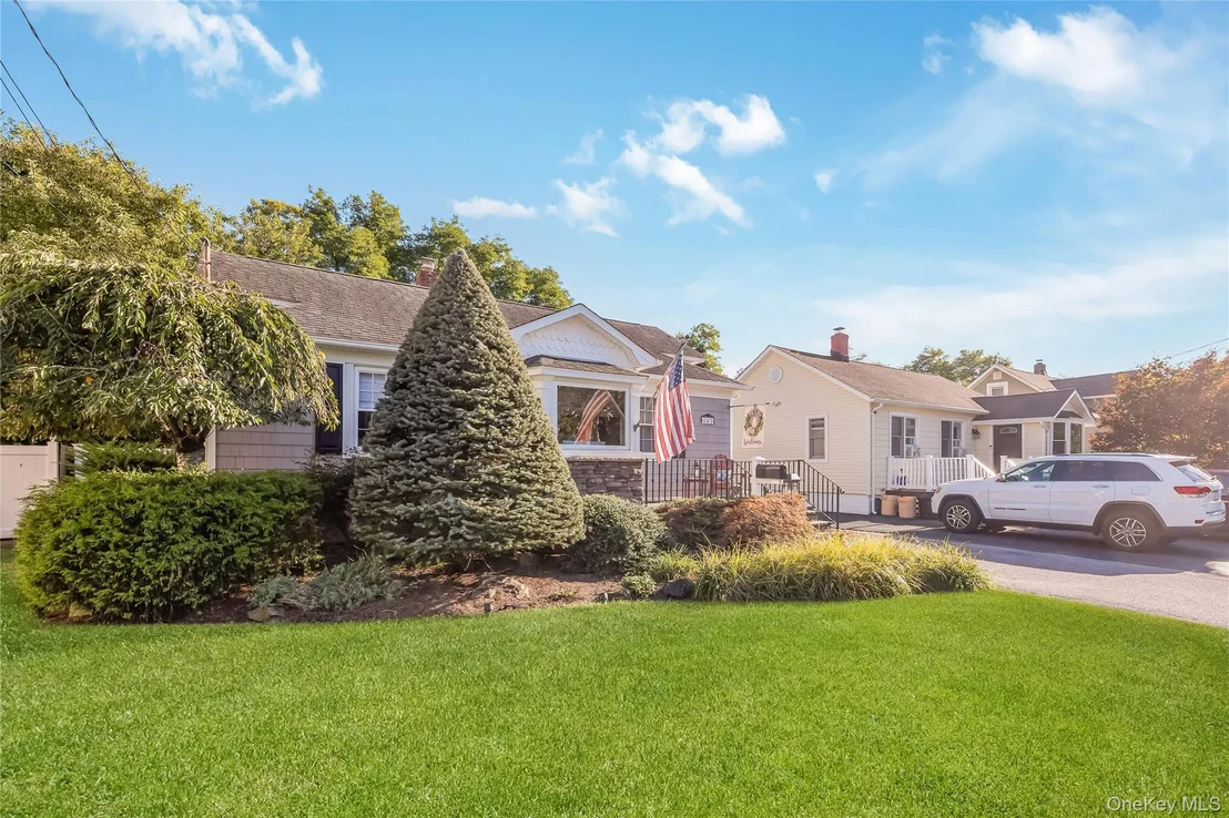 Photo of 242 Islip Boulevard