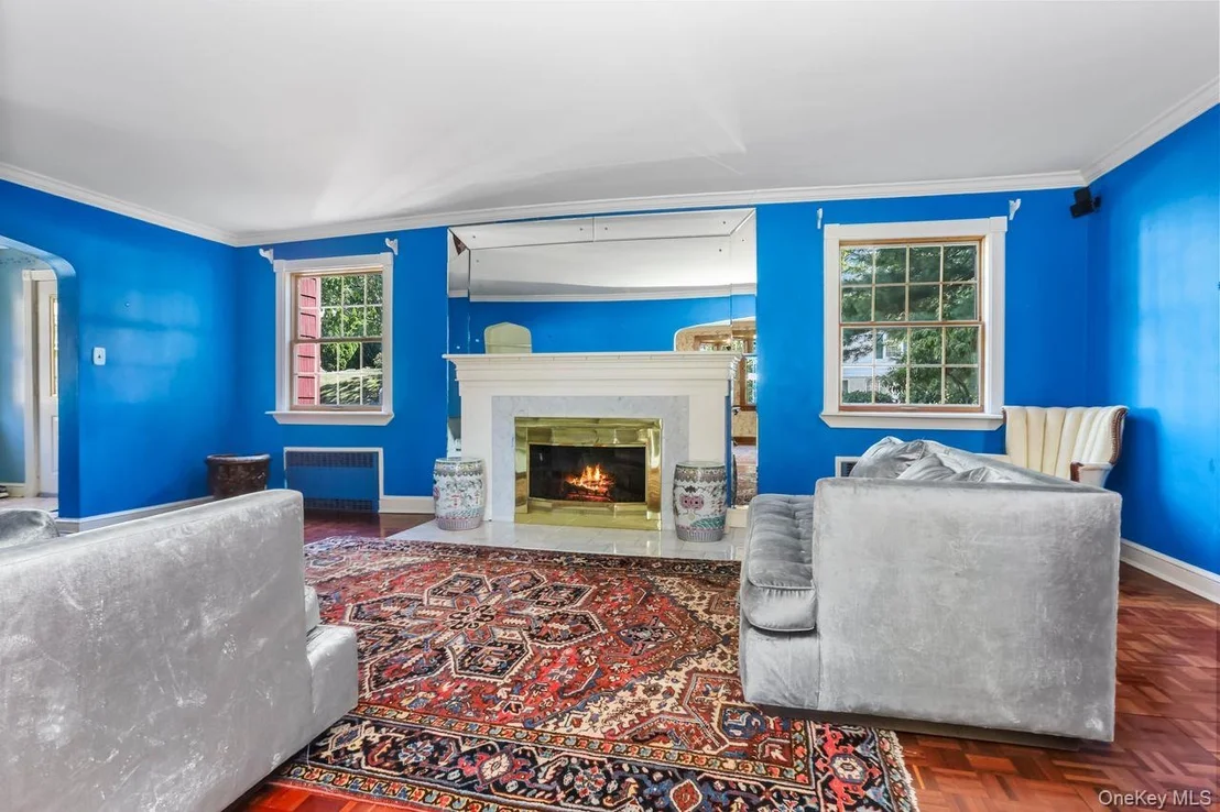 Photo of 889 James Street