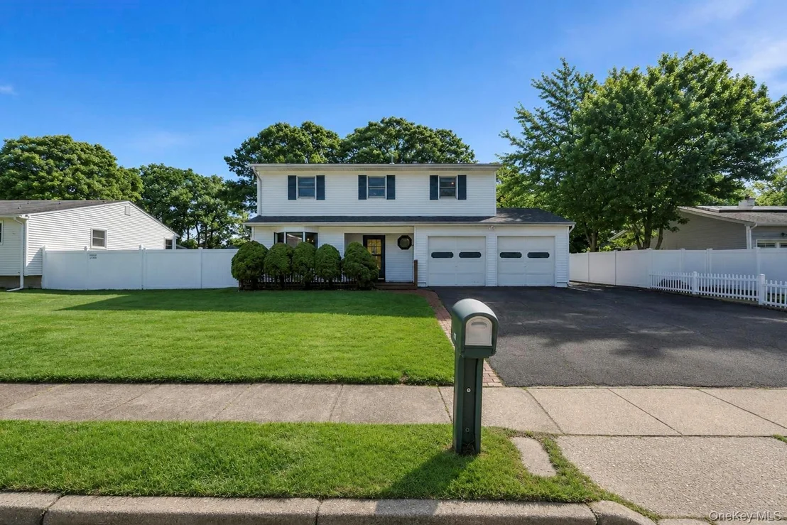 Photo of 117 Selden Boulevard