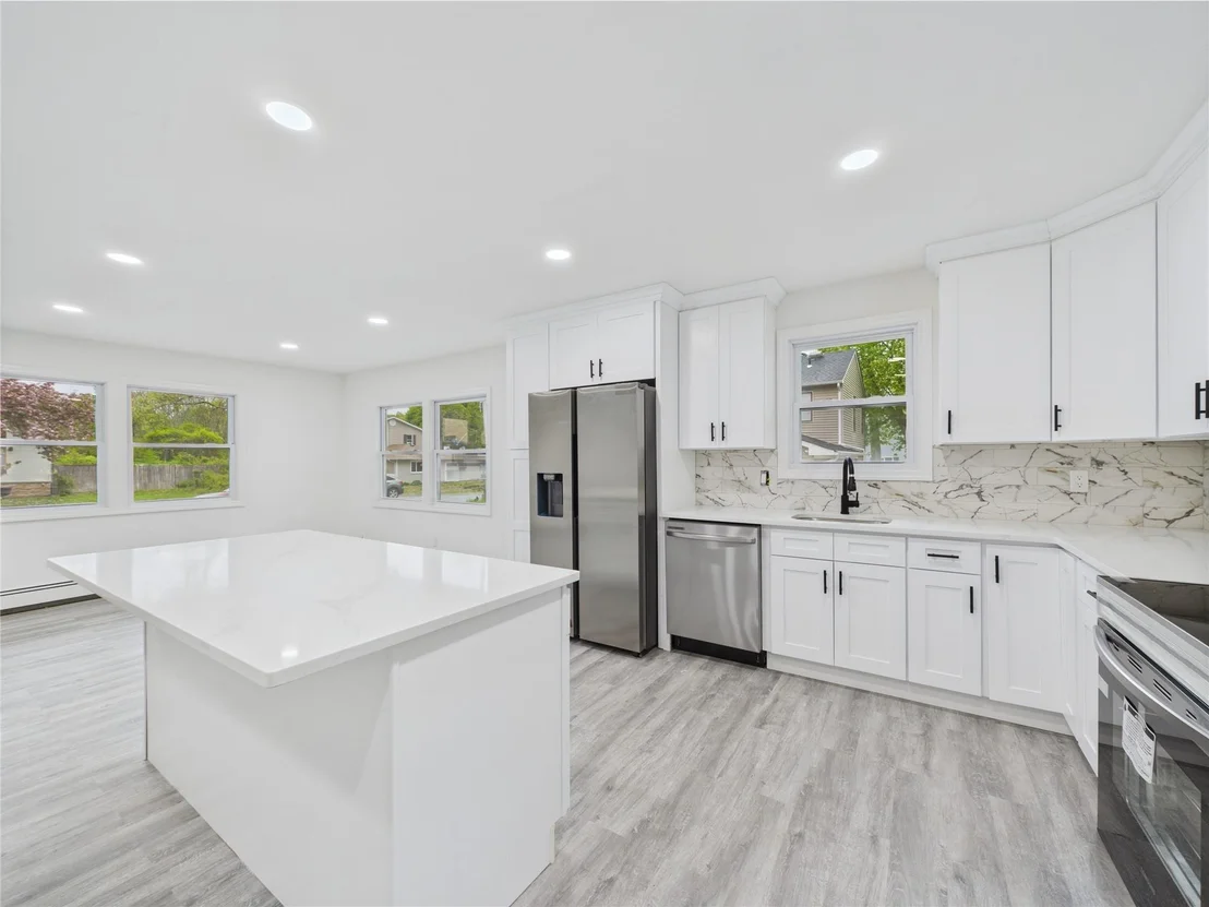 Photo of 170 Mastic Boulevard