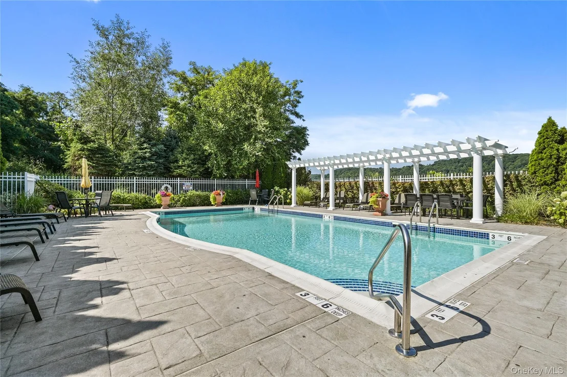 Photo of 310 Bridgeview Drive