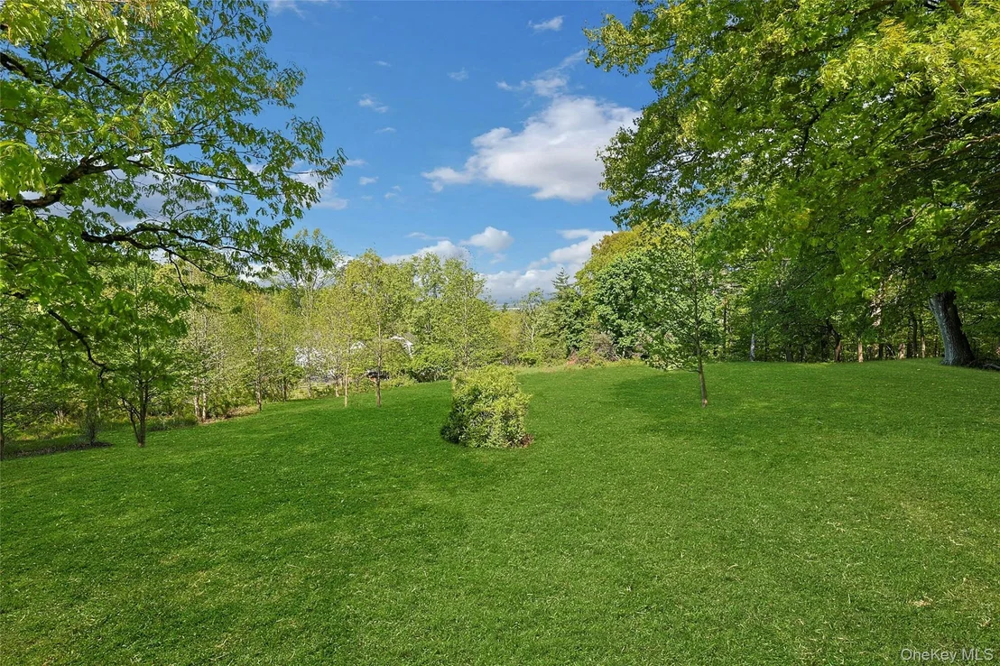 Photo of 982 Bradley Parkway