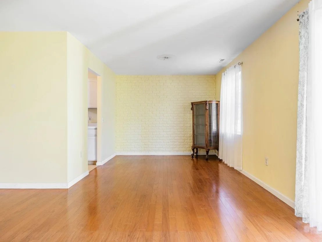 Photo of Unit B at 902 Commons Way