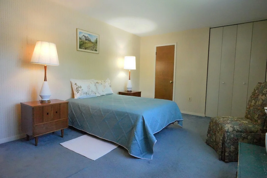 Photo of Unit F at 902 Commons Way
