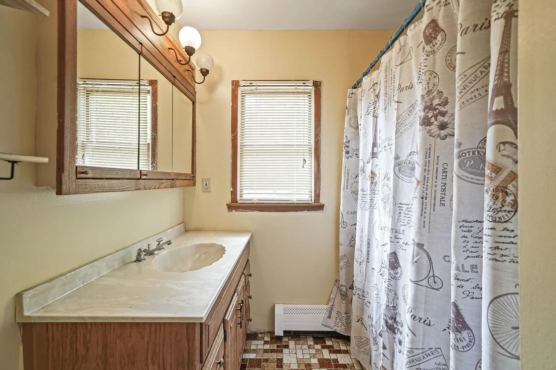 Photo of 2 Queen Drive