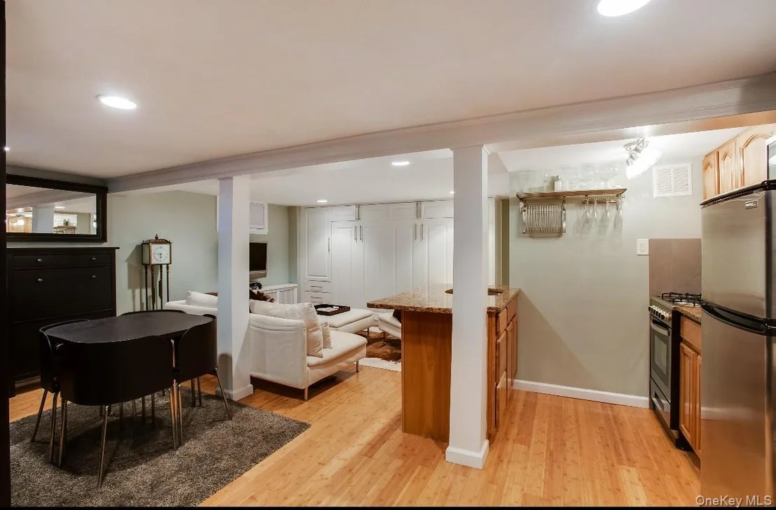 Photo of 7739 Shore Road