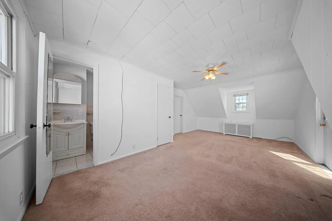 Photo of 855 Edward Street