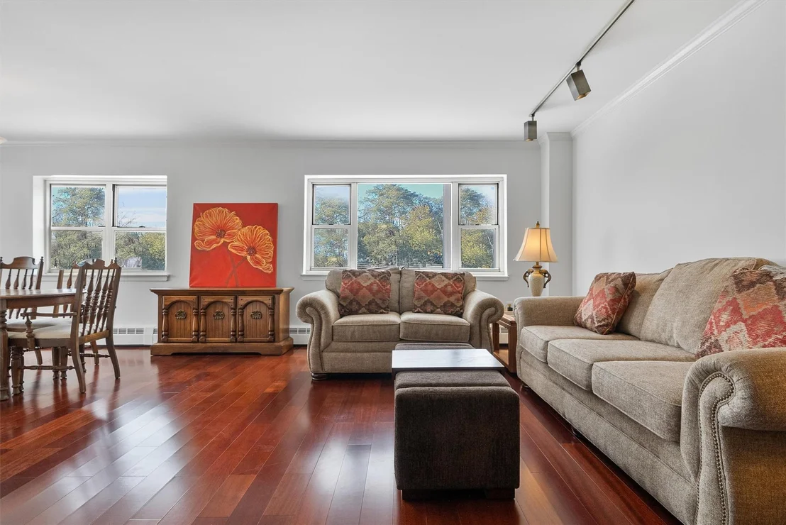 Photo of Unit 3J at 1 Lakeview Drive