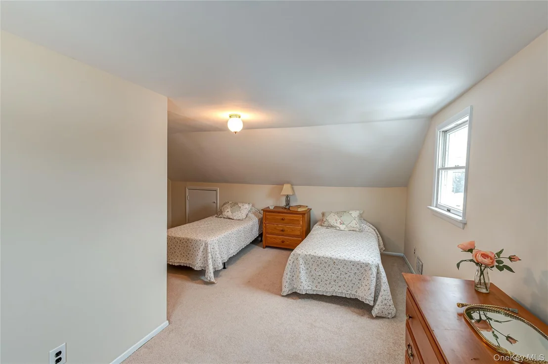 Photo of 33 Maple Avenue