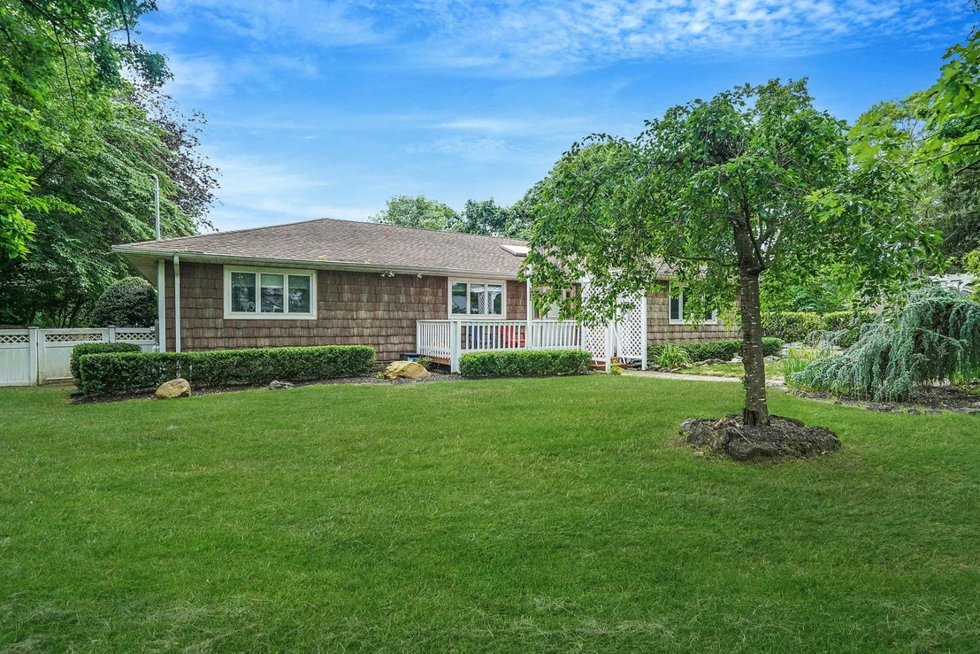 Photo of 2 Clearbrook Drive