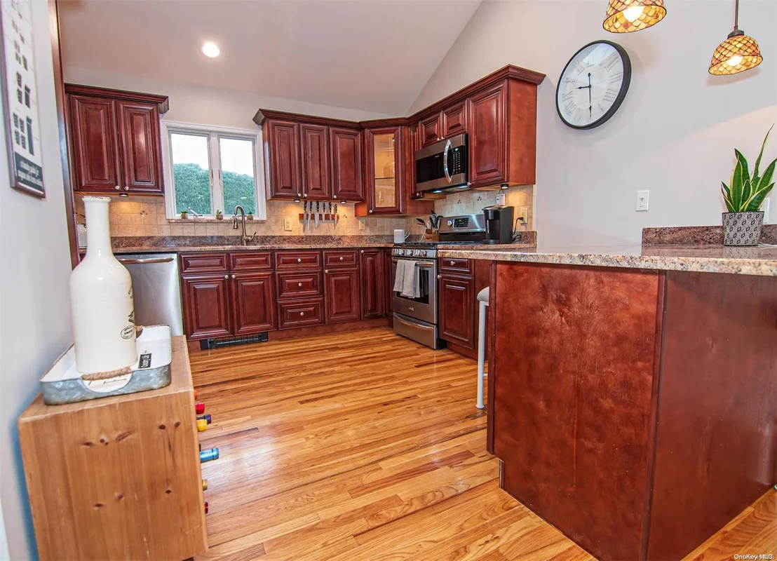 Photo of 350 Aster Road
