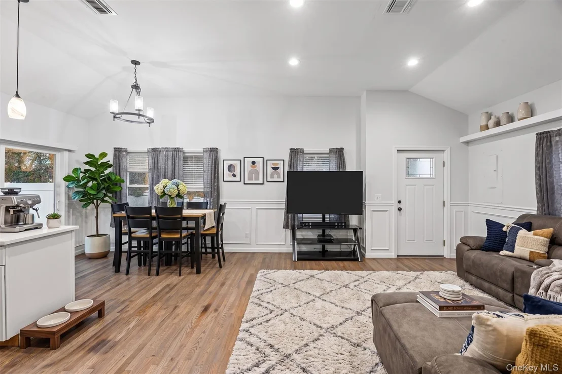 Photo of 20 Cedar Road E