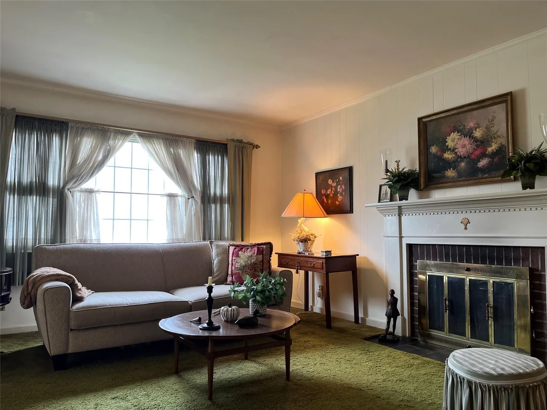 Photo of 1598 Benedict Place