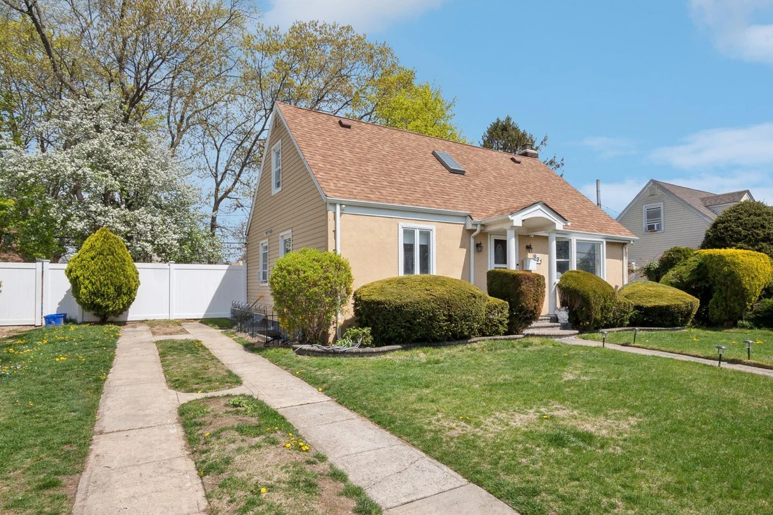 Photo of 991 Henhawk Road