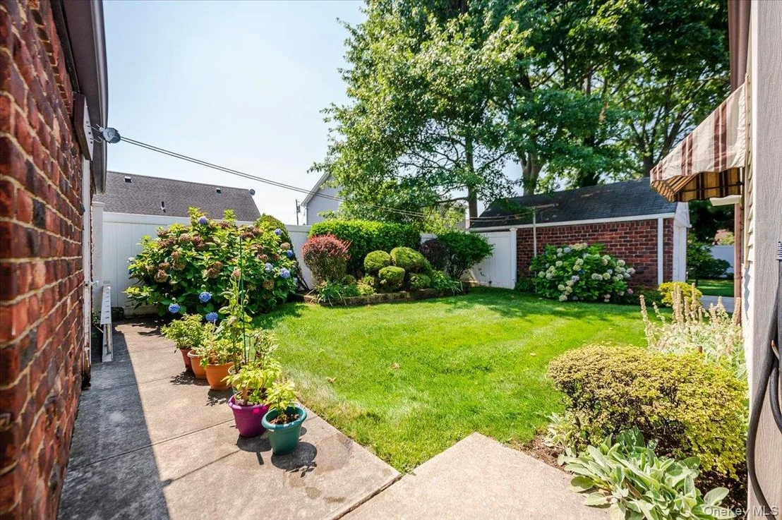 Photo of 715 Iris Street