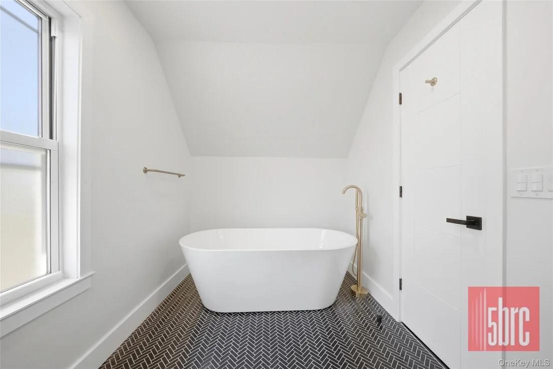 Photo of 1205 Beverley Road