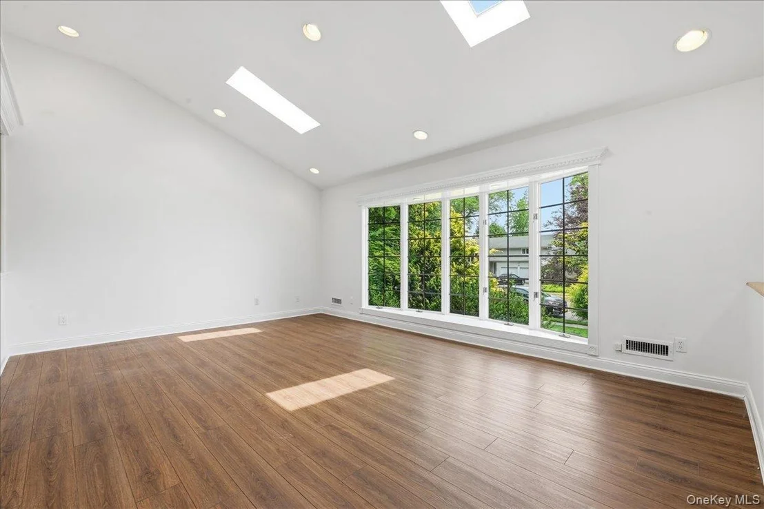 Photo of 15 Seneca Place