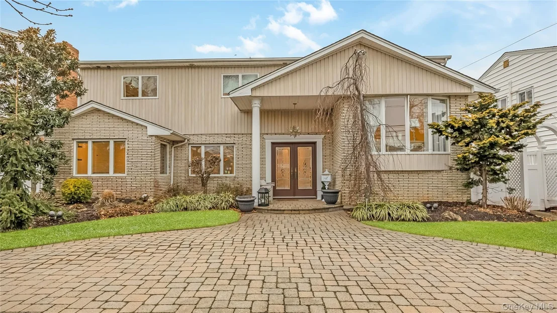 Photo of 2876 Shore Road