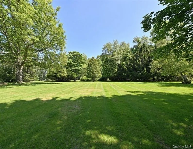 Photo of 114 E Willow Tree Road