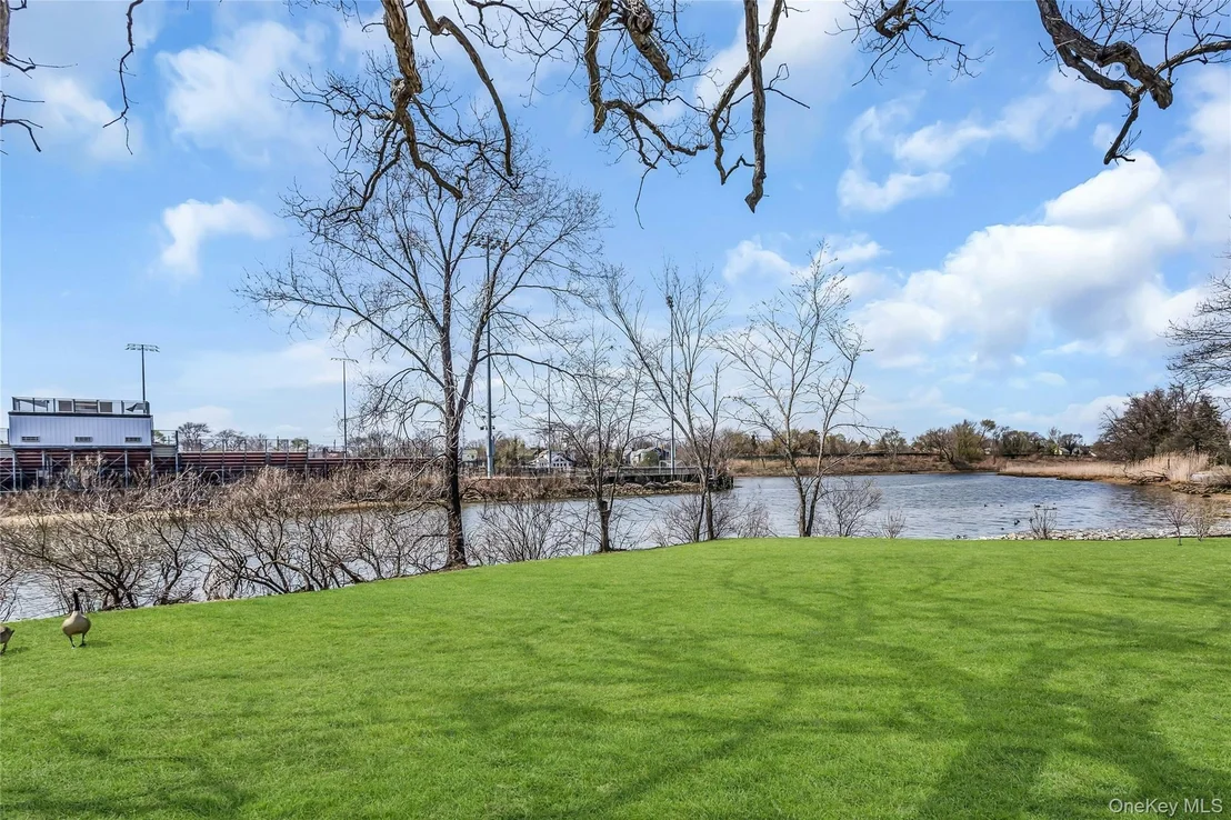 Photo of 7 River Road