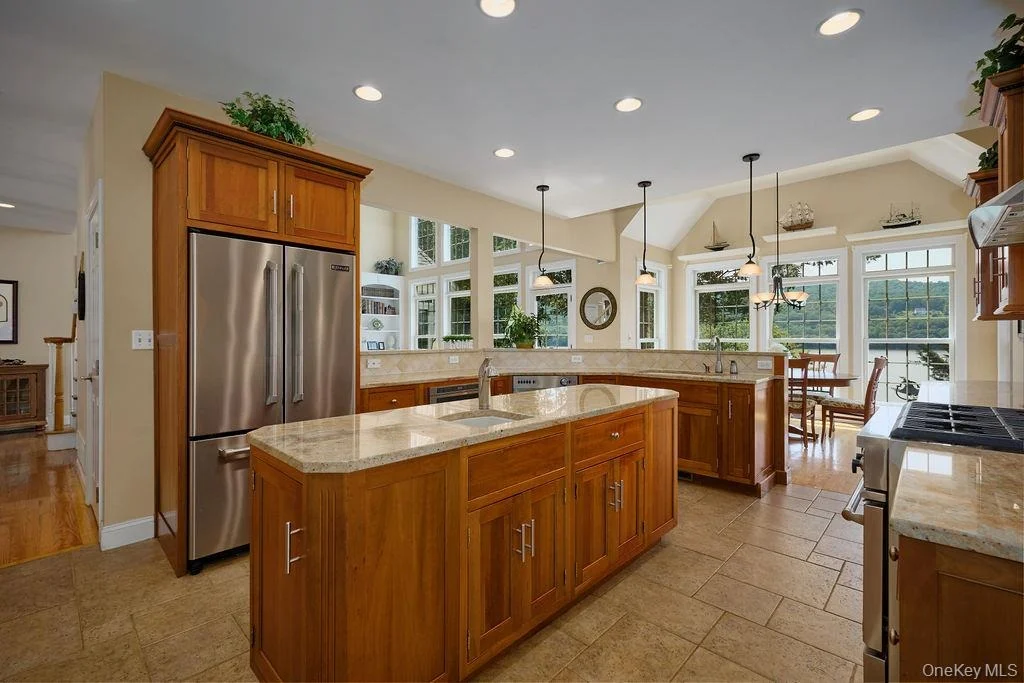 Photo of 90 River Road
