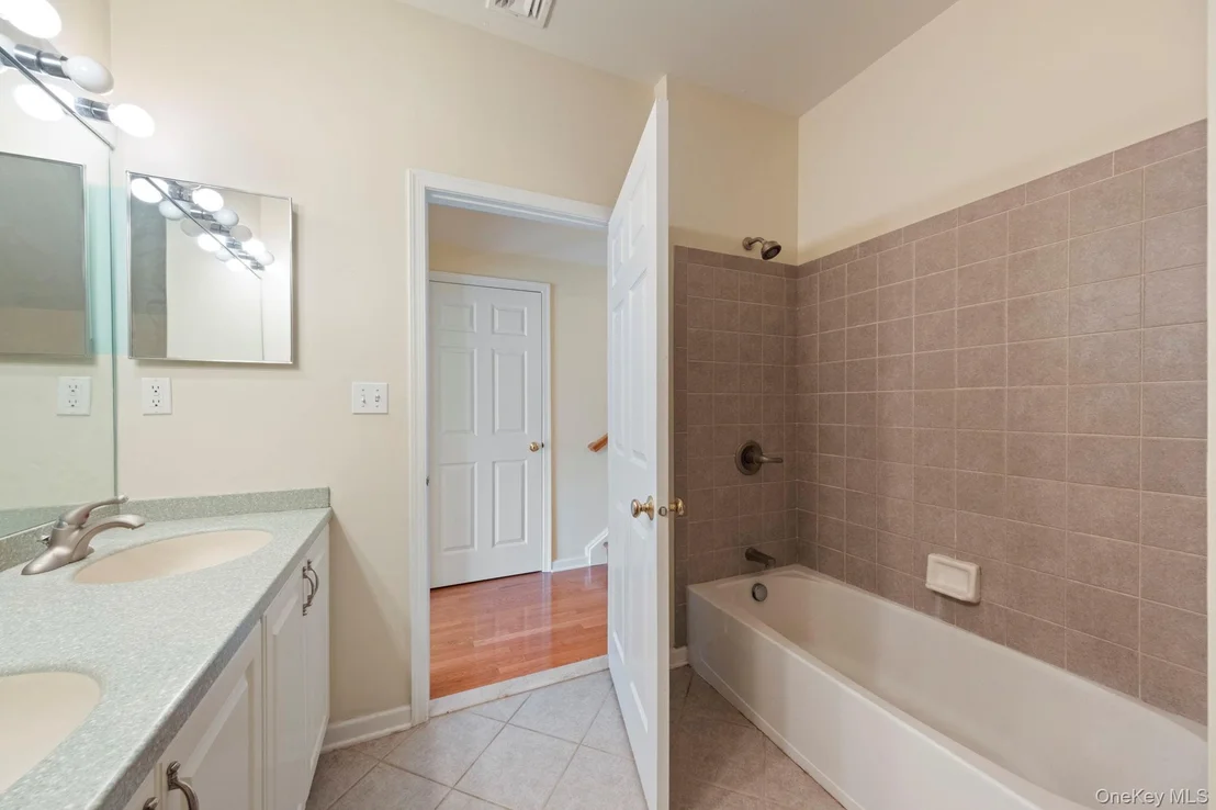 Photo of 421 Vassar Place