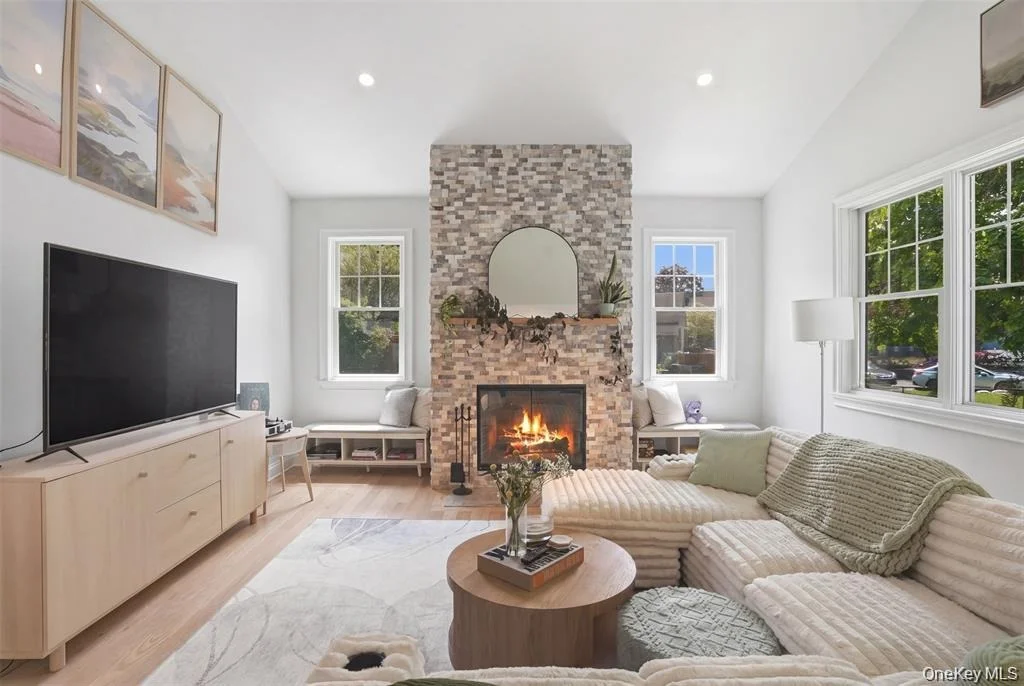 Photo of 33 Howland Avenue