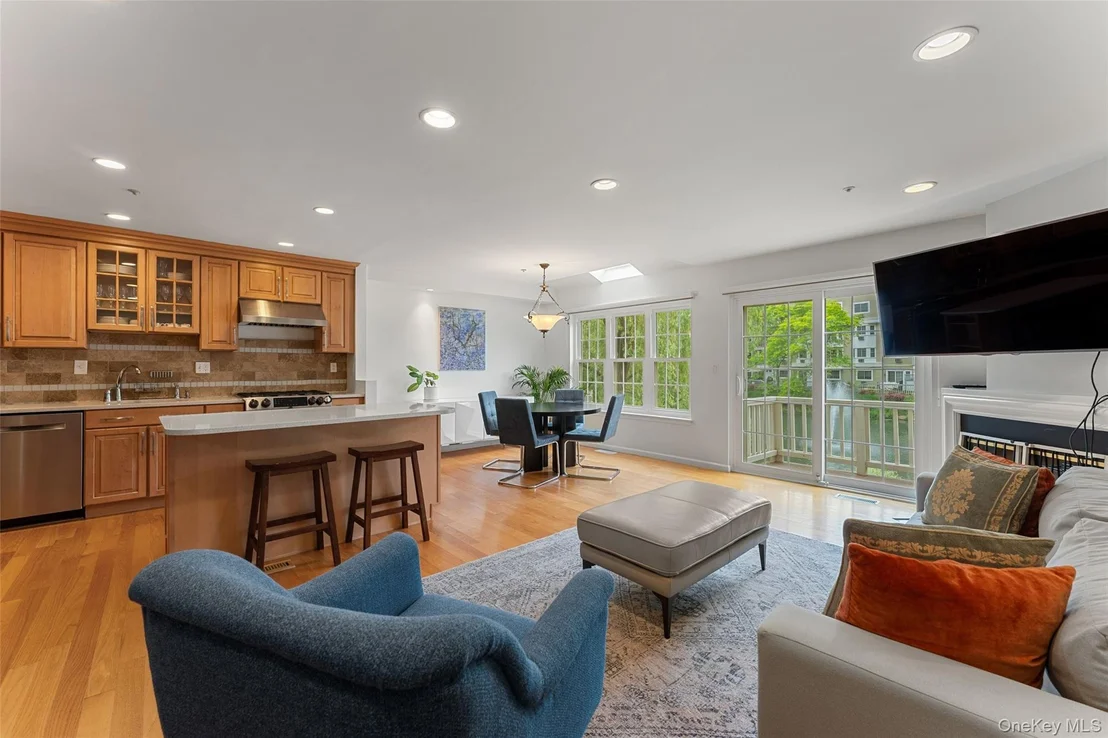Photo of 611 Pondside Drive