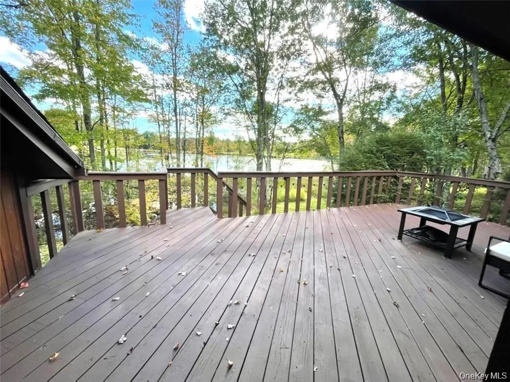 Photo of 8 Lakeside Drive