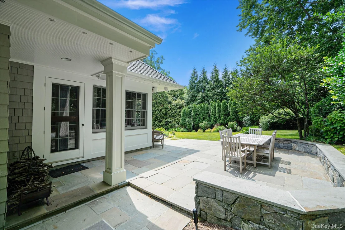 Photo of 880 Forest Avenue