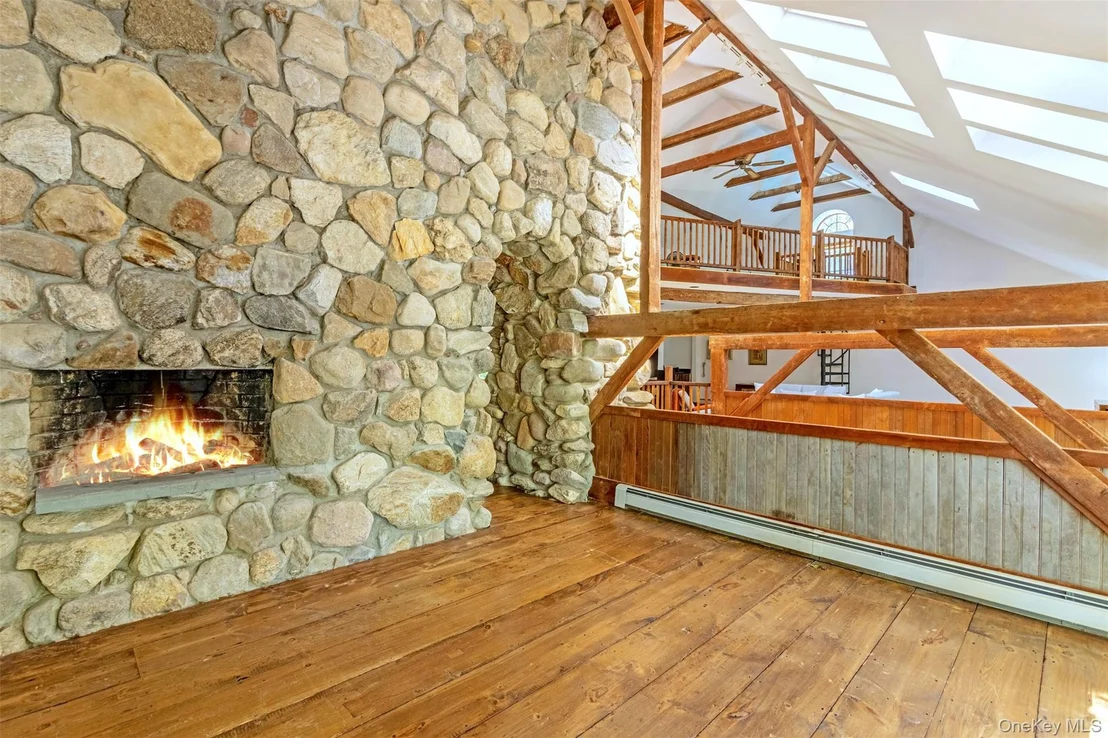 Photo of 880 W Mill Road