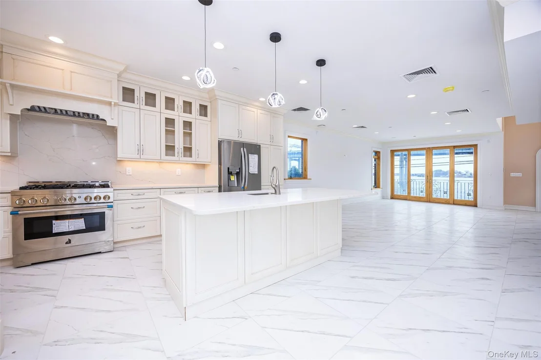 Photo of 10-42 Utopia Parkway