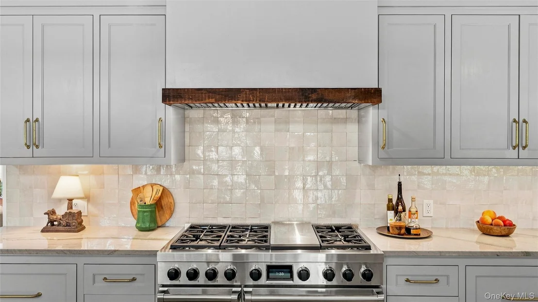 Photo of 1114 Barrett Circle W