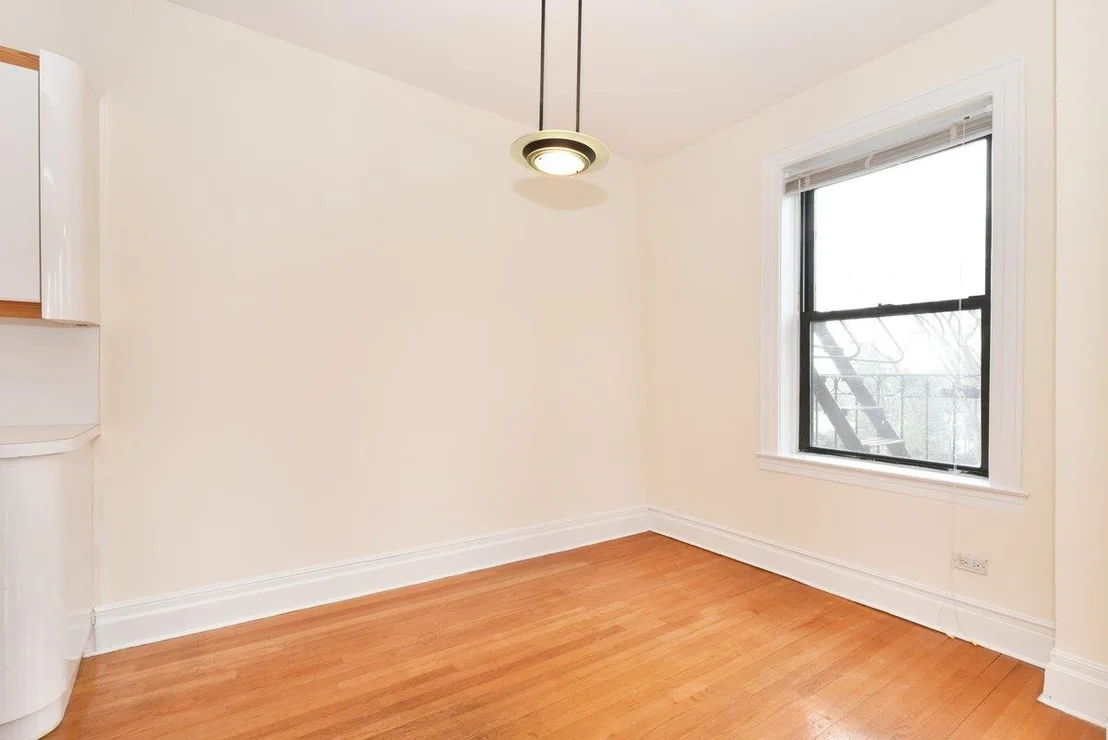 Photo of Unit 4B at 37 BROMPTON Road