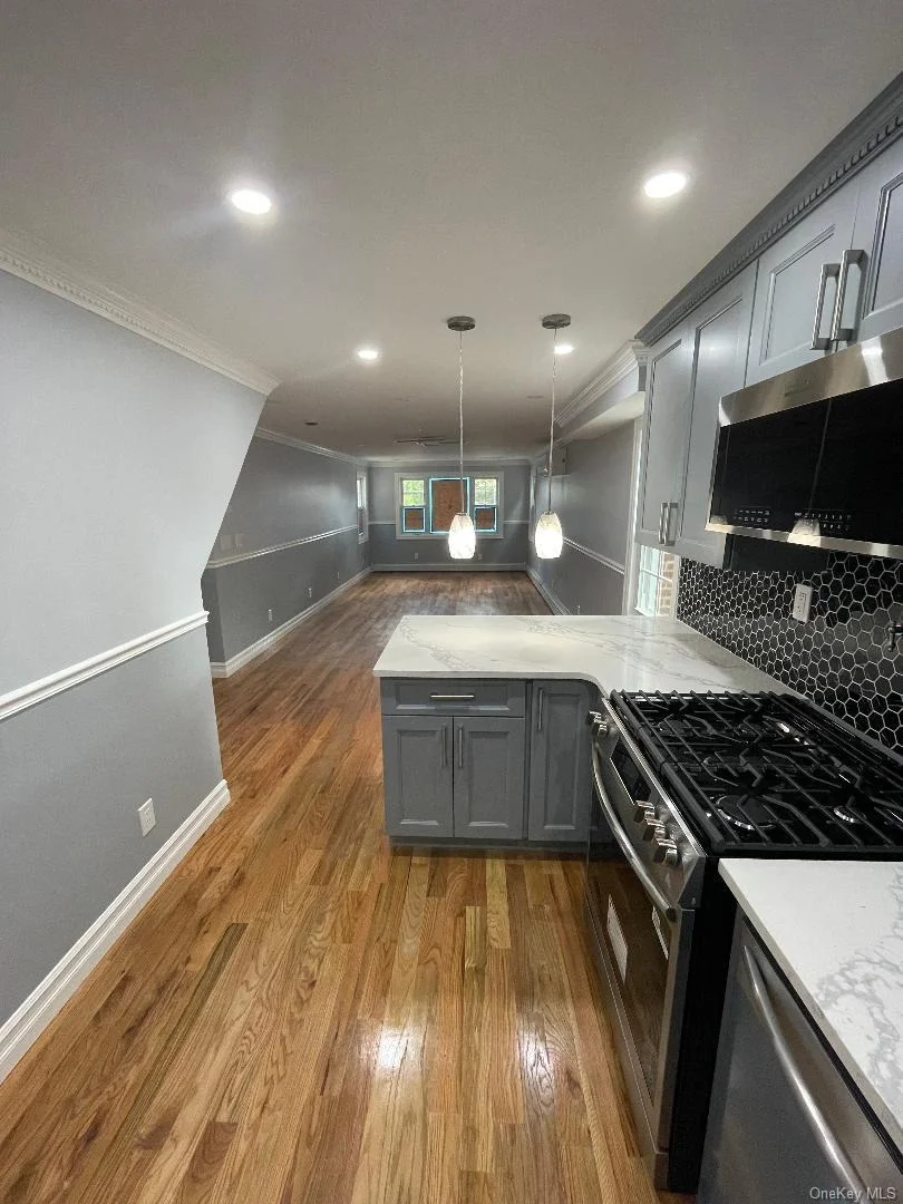 Photo of 839 Clarence Avenue