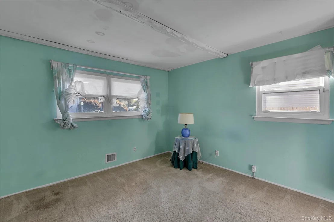 Photo of 6 Roxbury Drive