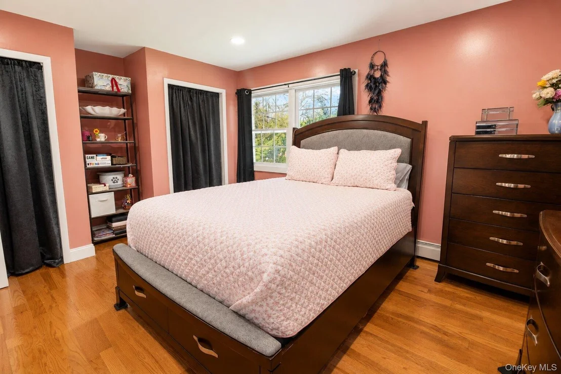 Photo of 15 Colonial Avenue