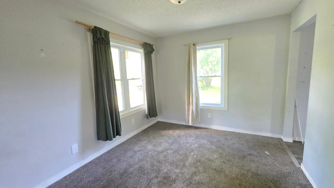 Photo of 340 River Drive W