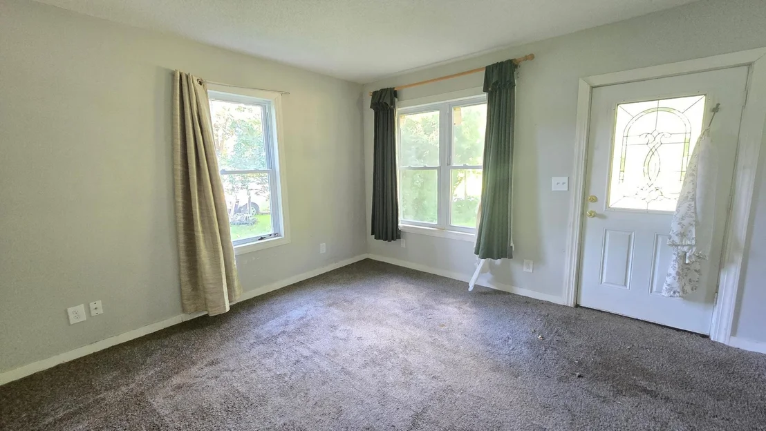 Photo of 340 River Drive W