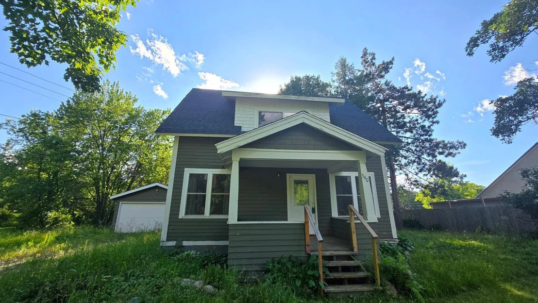 Photo of 340 River Drive W