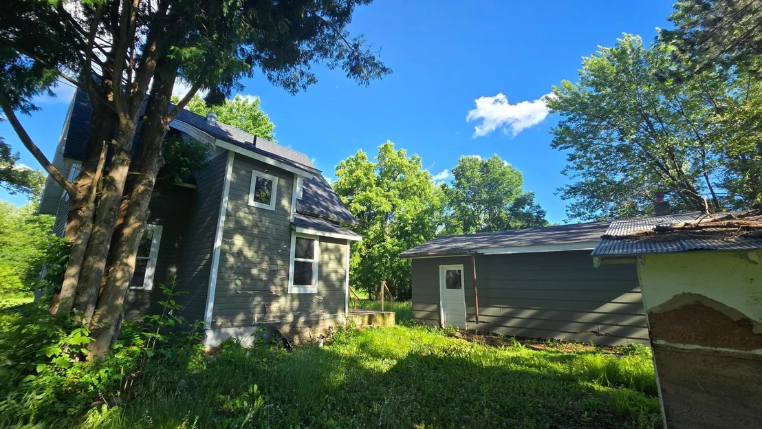 Photo of 340 River Drive W