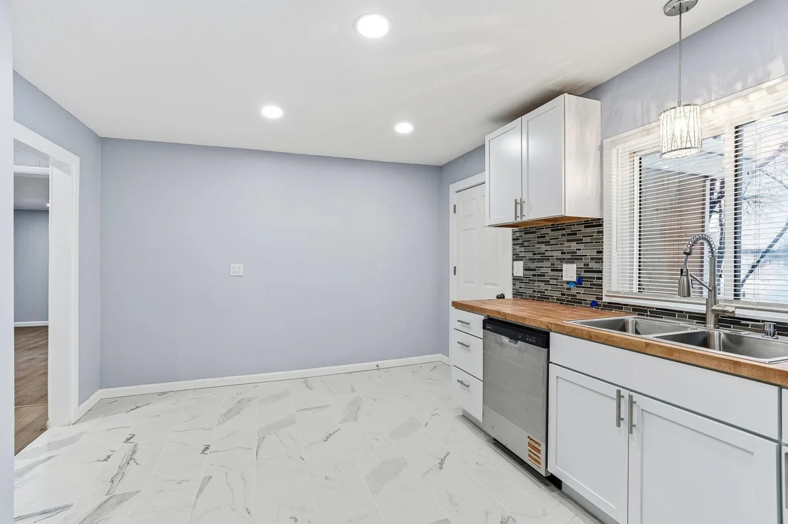 Photo of 9350 Roy Road