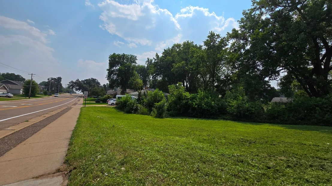 Photo of 3949 Douglas Drive N
