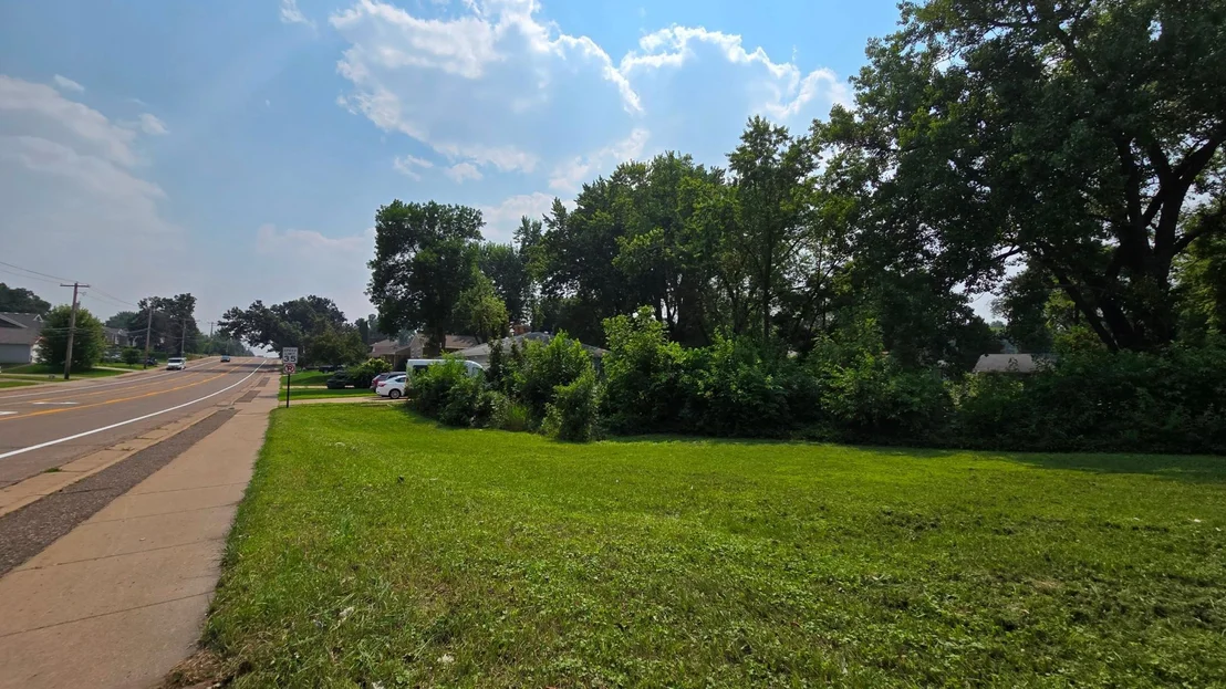 Photo of 3949 Douglas Drive N