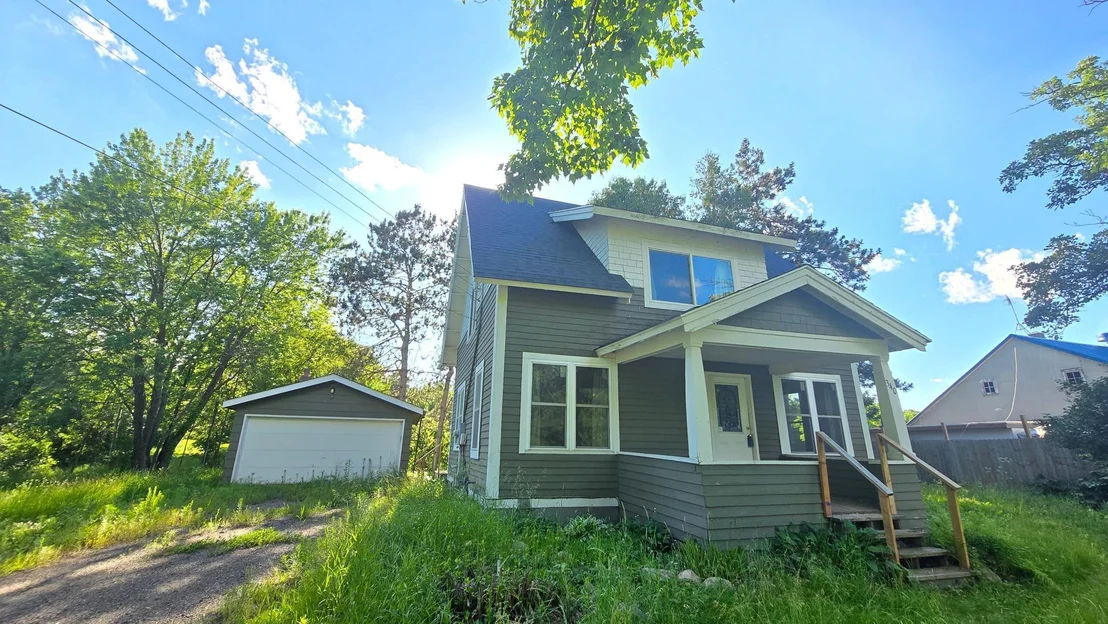 Photo of 340 River Drive W
